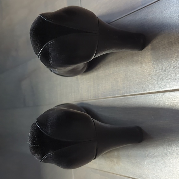 Clark's Size 6.5 Black Leather Heels - Picture 8 of 12